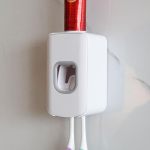 LUEXBOX 牙刷架与牙膏挤压器 B0CJXZBVC6
